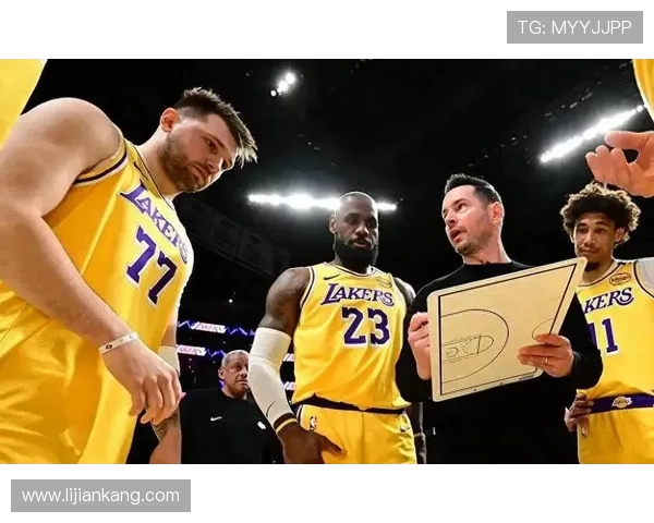 湖人逆转勇士上演精彩对攻大战再掀联盟关注热潮新篇章震撼时刻展